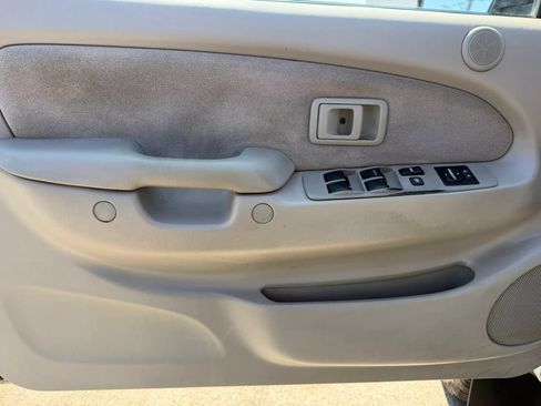 Used 2003 Toyota Tacoma PreRunner RWD image 9
