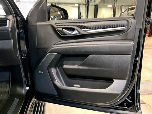 Used 2024 GMC Yukon XL Denali w/ Advanced Technology Package AWD/4WD image 12