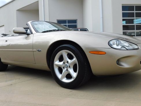 Used 2000 Jaguar XK8 Convertible RWD image 35