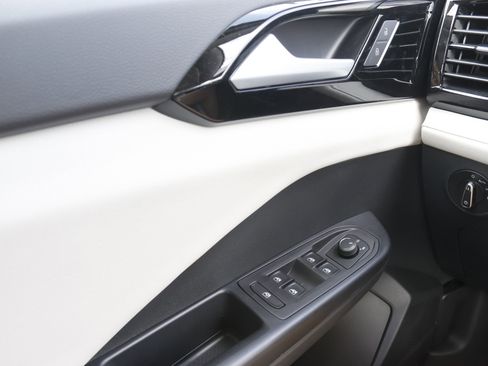 New 2025 Volkswagen Taos S image 18