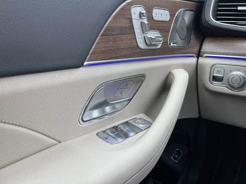 Certified 2025 Mercedes-Benz GLS 450 4MATIC image 19