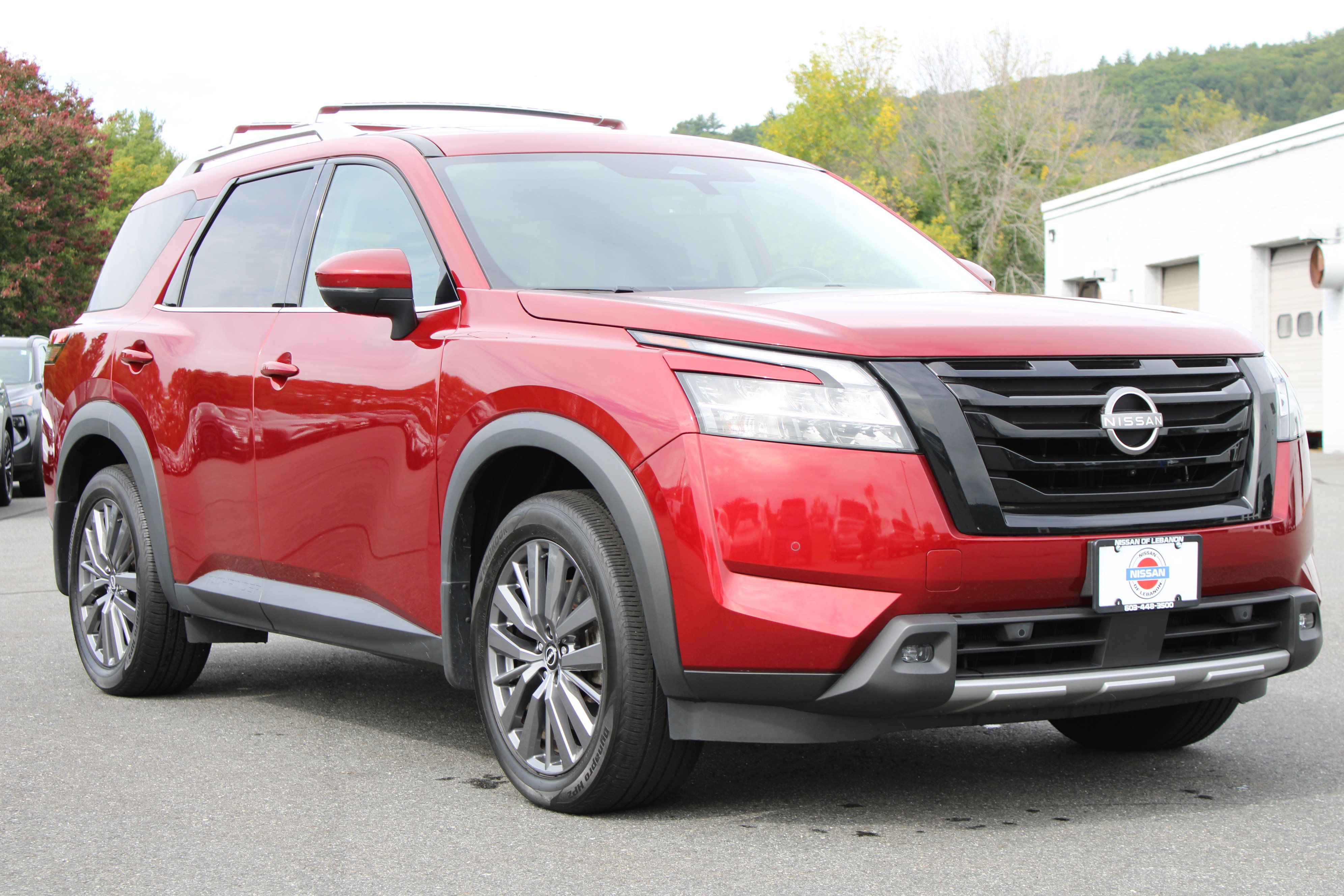 Used 2024 Nissan Pathfinder SL w/ SL Premium Package AWD/4WD image 3