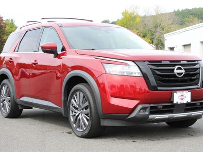 Used 2024 Nissan Pathfinder SL w/ SL Premium Package