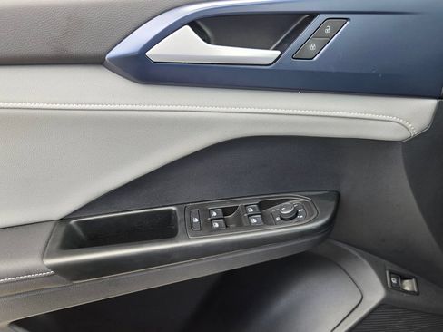 Certified 2024 Volkswagen Taos SE FWD image 27