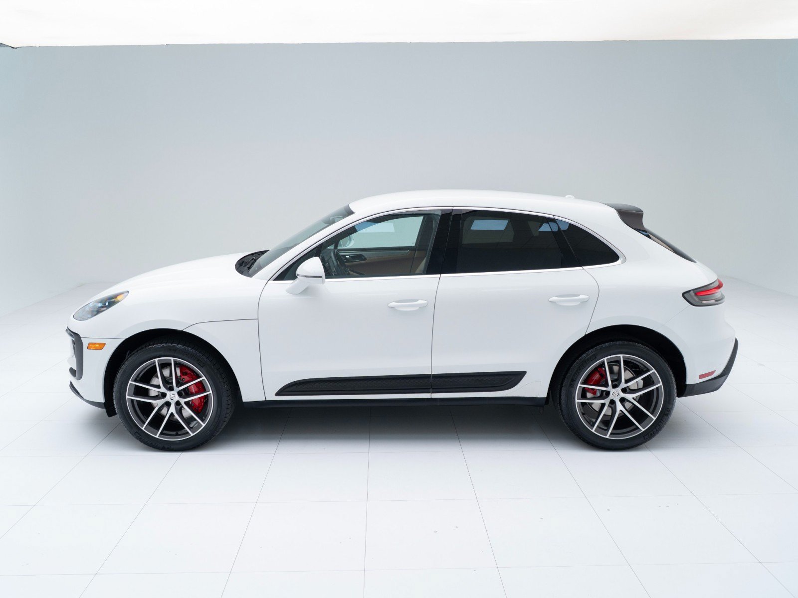 Certified 2023 Porsche Macan S AWD/4WD image 2