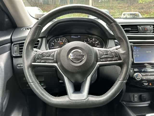 Used 2017 Nissan Rogue SV w/ SV Premium Package AWD/4WD image 7