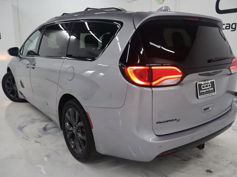 Used 2018 Chrysler Pacifica Touring-L w/ Premium Audio Group image 7