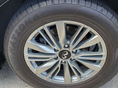 Used 2019 INFINITI QX80 Luxe w/ All-Season Package RWD image 7