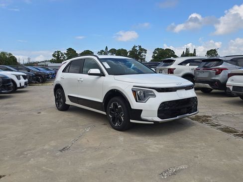 New 2026 Kia Niro Wind FWD image 2