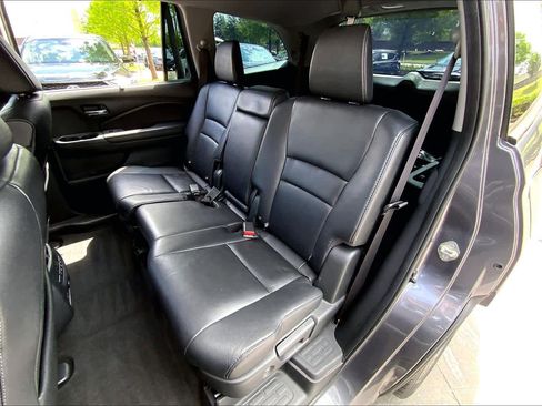 Used 2017 Honda Pilot Touring image 19
