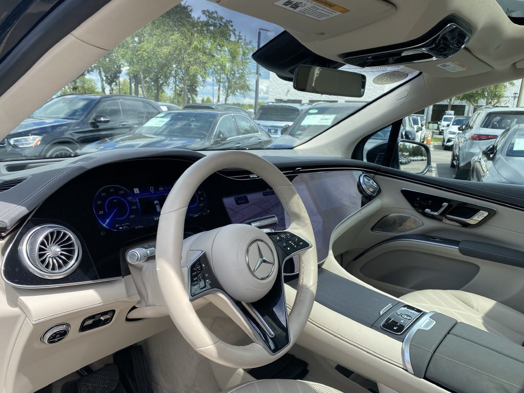 Certified 2024 Mercedes-Benz EQS 580 4MATIC SUV image 2