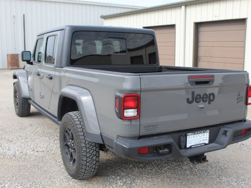 Used 2021 Jeep Gladiator Sport AWD/4WD image 4