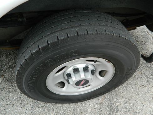 Used 2017 GMC Savana 2500 image 22