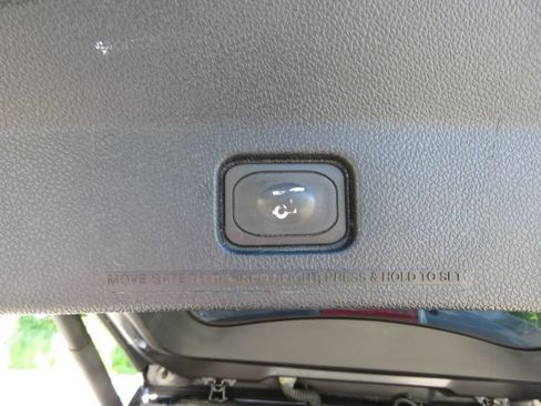 Used 2018 Ford Explorer XLT w/ Equipment Group 202A AWD/4WD image 19