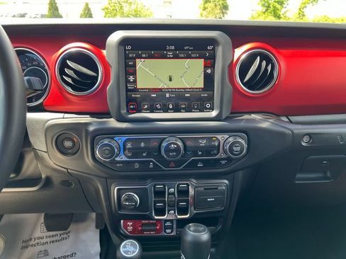 Used 2022 Jeep Wrangler Unlimited Rubicon w/ Cold Weather Group AWD/4WD image 20
