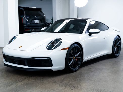 Used 2020 Porsche 911 Carrera 4S AWD/4WD image 3
