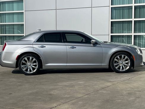 Used 2018 Chrysler 300 Limited image 3