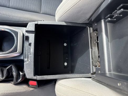 Used 2019 Toyota Tacoma SR5 AWD/4WD image 12