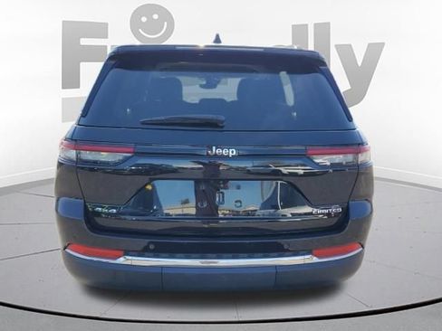 Used 2023 Jeep Grand Cherokee Limited AWD/4WD image 4