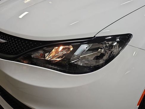 New 2026 Chrysler Voyager LX image 29