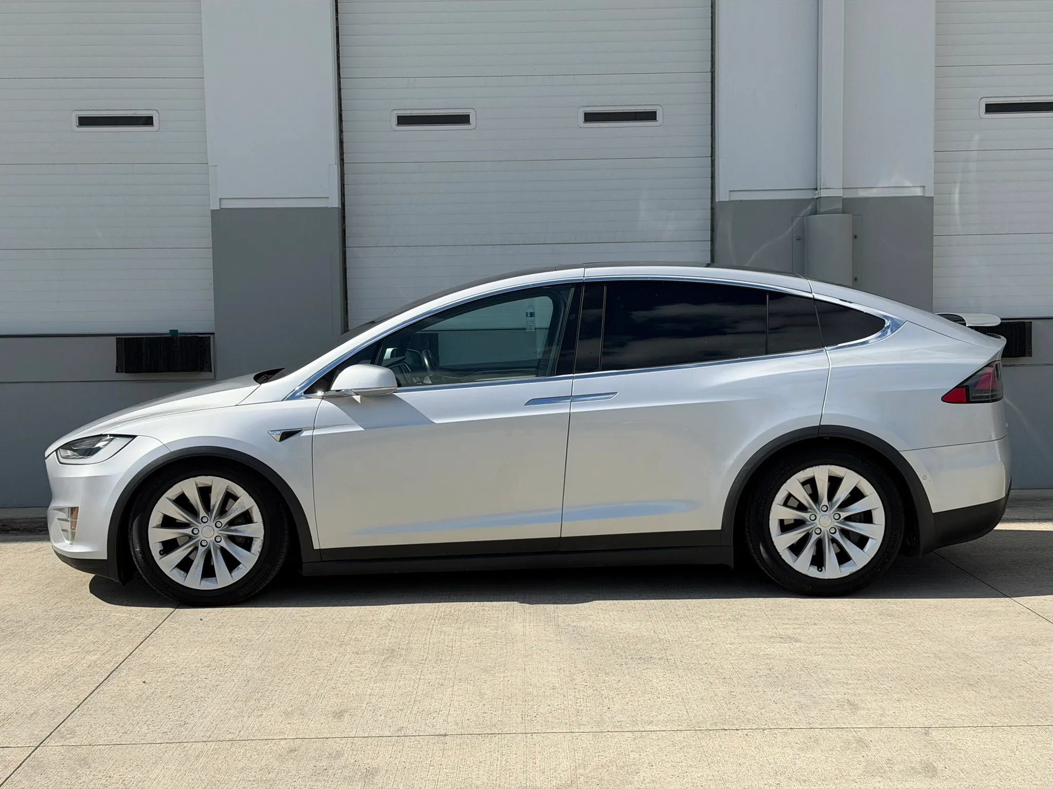 Used 2017 Tesla Model X 75D AWD/4WD image 2