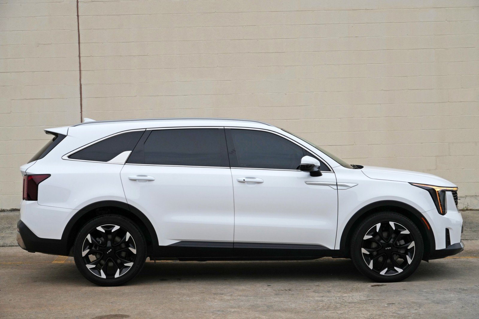 Used 2025 Kia Sorento EX w/ Panoramic Sunroof Package FWD image 56