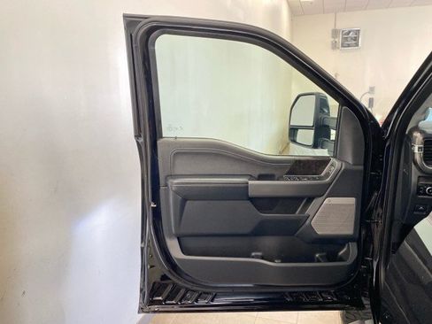 Used 2025 Ford F350 Lariat w/ Black Appearance Package AWD/4WD image 19