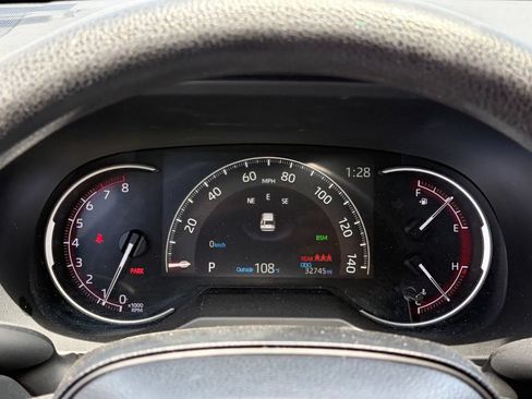Used 2025 Toyota RAV4 XLE FWD image 11