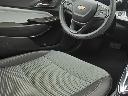 Used 2025 Chevrolet Trax LT FWD image 22