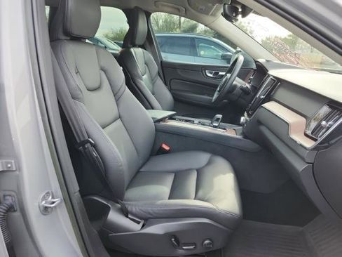 Used 2023 Volvo XC60 B5 Plus w/ Climate Package image 8
