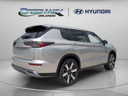 Used 2025 Mitsubishi Outlander SE FWD image 8