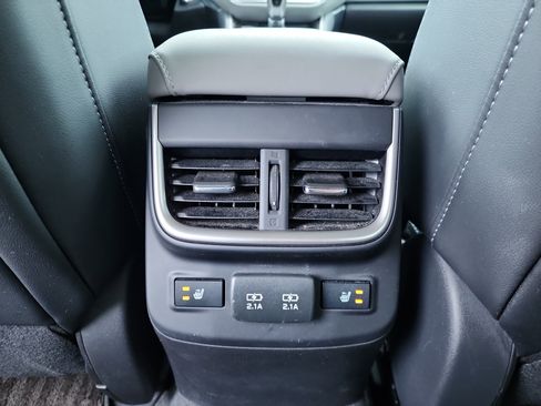 Used 2021 Subaru Outback Limited image 12