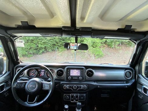 Used 2021 Jeep Gladiator Sport AWD/4WD image 19