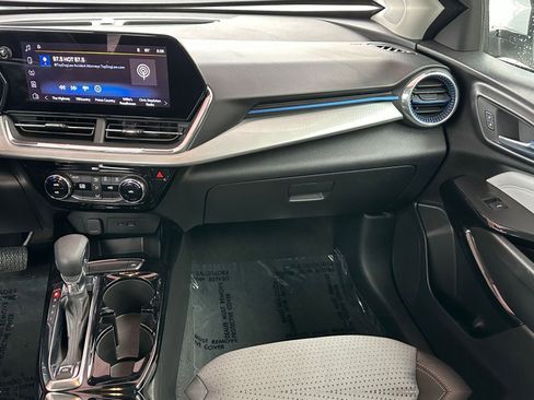 Used 2025 Chevrolet Trax LT image 33