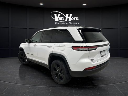Used 2023 Jeep Grand Cherokee Altitude AWD/4WD image 5