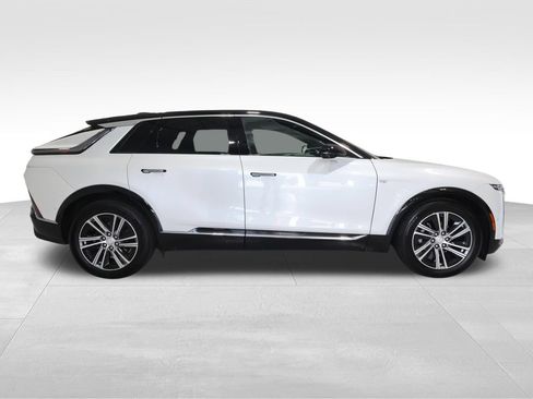 Certified 2024 Cadillac Lyriq Luxury AWD/4WD image 5