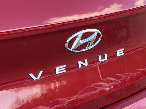 Used 2023 Hyundai Venue Limited image 10