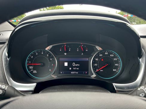 Used 2023 Chevrolet Traverse RS FWD image 16