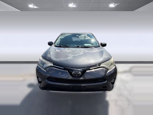Used 2018 Toyota RAV4 XLE AWD/4WD image 4