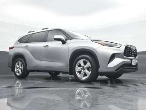 Used 2022 Toyota Highlander L AWD/4WD image 34