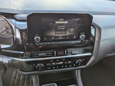 Used 2023 Nissan Pathfinder SV AWD/4WD image 16