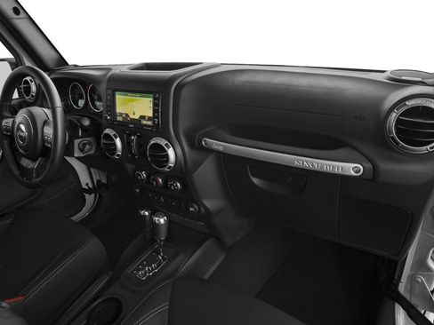 Used 2016 Jeep Wrangler Unlimited Rubicon w/ Connectivity Group AWD/4WD image 10