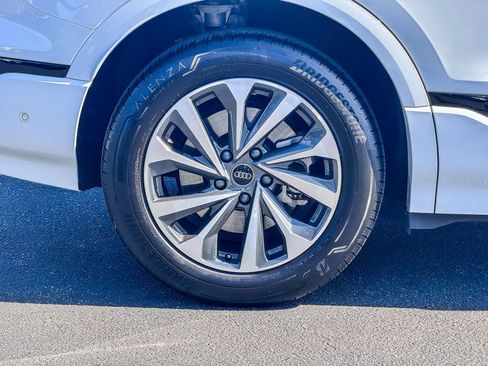 Used 2025 Audi Q6 e-tron Premium w/ Convenience Package AWD/4WD image 10