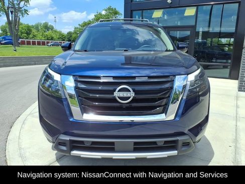Used 2025 Nissan Pathfinder Platinum w/ Cargo Package AWD/4WD image 2