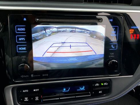 Used 2018 Toyota Corolla SE w/ SE Premium Package image 26