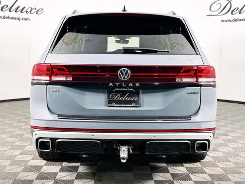 Used 2024 Volkswagen Atlas Peak Edition SEL image 5
