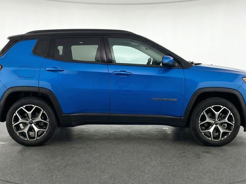 Used 2025 Jeep Compass Limited image 11