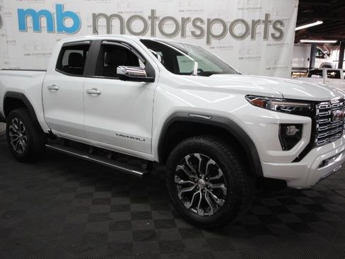 Used 2023 GMC Canyon Denali image 9