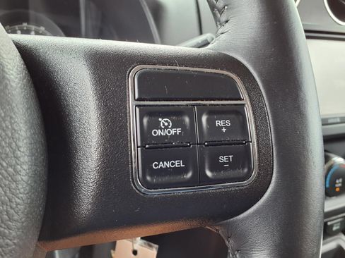 Used 2017 Jeep Patriot Latitude AWD/4WD image 29