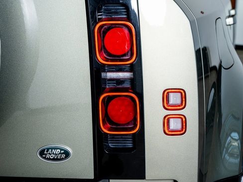 Used 2021 Land Rover Defender 110 X-Dynamic HSE image 27